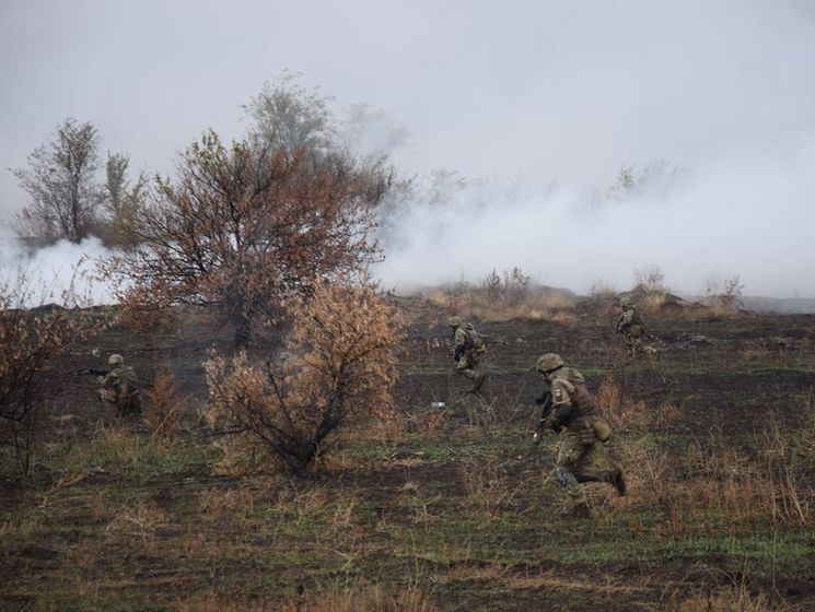 За сутки боевики на Донбассе восемь раз обстреляли украинские позиции, два военнослужащих ранены – штаб операции Объединенных сил