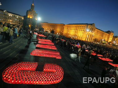 На Майдане зажгли свечи в поддержку участников АТО