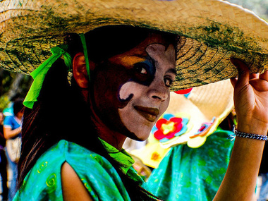 В Колумбии проходит карнавал расового единства. Фоторепортаж