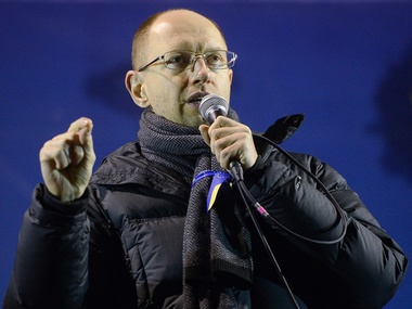 Яценюк: Майдан должен оставаться до 2015 года