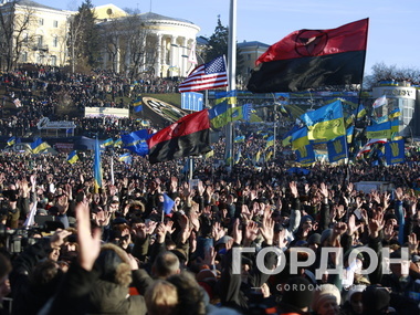Оппозиция отменила вече, но люди на Майдане собираются