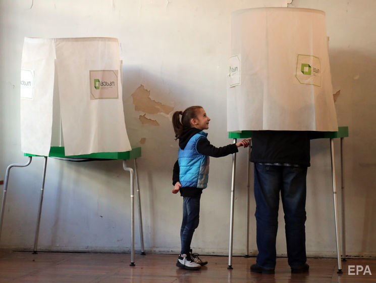 ﻿Проведені в Грузії екзит-поли показали різні результати виборів президента країни