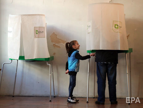 ﻿Проведені в Грузії екзит-поли показали різні результати виборів президента країни