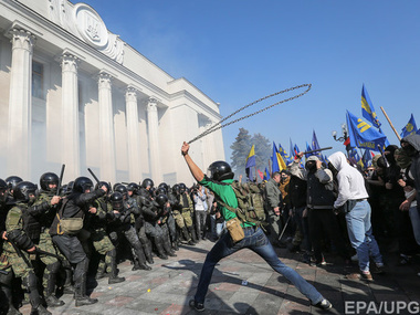 Дайджест 14 октября: Столкновения под Радой, принятие законов, марши в честь УПА и стрельба во время перемирия 