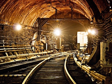 Киевский метрополитен закрыл станцию "Золотые ворота" из-за сообщения о минировании