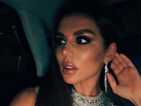 Седокова показала грудь в прозрачном лифе