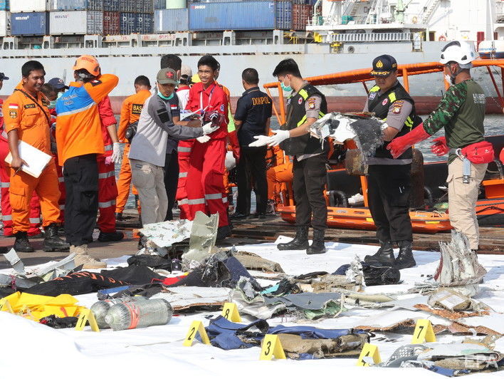 Спасатели не нашли выживших в результате крушения Boeing 737 MAX 8 в Индонезии