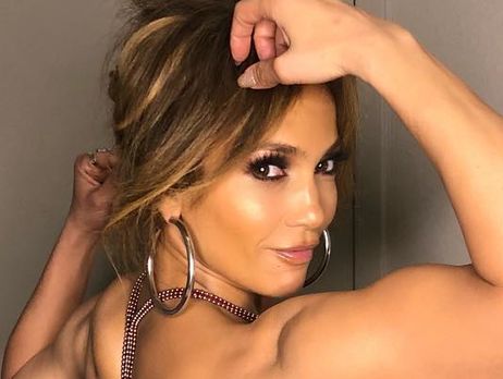 ﻿49-річна Лопес показала тіло в роздільному купальнику