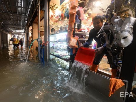 ﻿Більша частина території Венеції пішла під воду. Фоторепортаж
