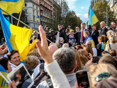 Порошенко в Милане встретила украинская диаспора. Фоторепортаж