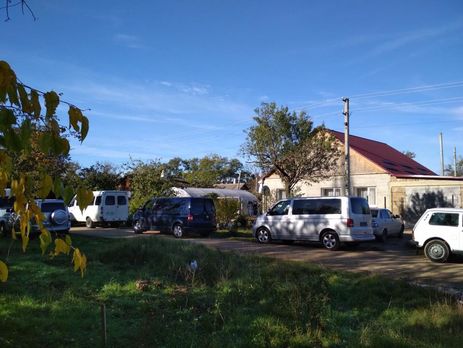 В оккупированном Крыму силовики провели обыск в доме крымских татар, один из них задержан – 