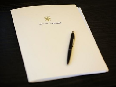 Порошенко подписал закон "Об особом статусе" Донбасса
