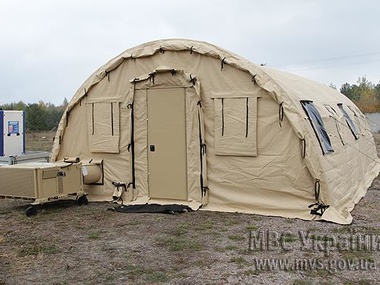 Украинским силовикам презентовали американские военные палатки