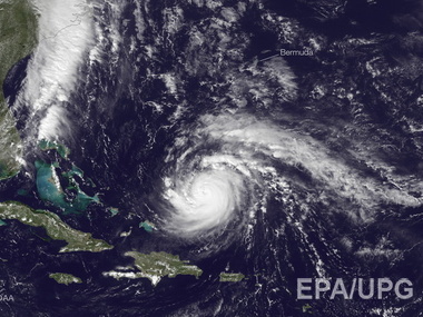 На Бермудские острова обрушился ураган 