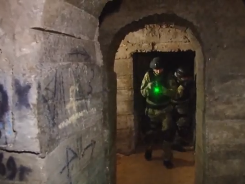 Полицейский спецназ "Мангуст" провел учения по выживанию в одесских катакомбах. Видео