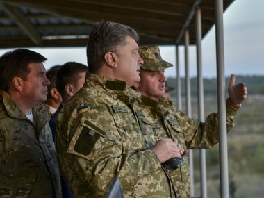 Порошенко: На Донбассе будет использоваться спецтехника для мониторинга за соблюдением перемирия
