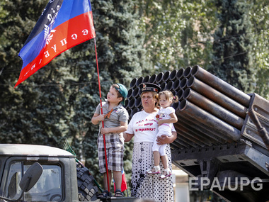 Ко "дню флага" в центре Донецка сошьют триколор "ДНР"
