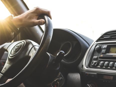 Кабмин одобрил передачу военным 23 автомобилей 