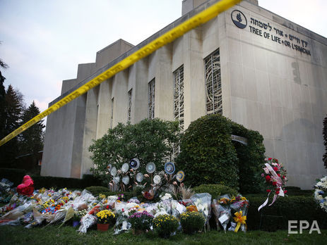 Застрелившему 11 человек в синагоге Питтсбурга Боуэрсу предъявили обвинения по 44 пунктам