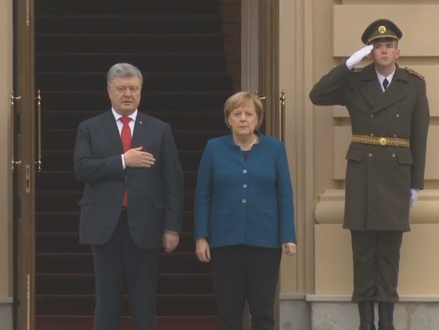 ﻿Меркель прибула до Києва. Відео