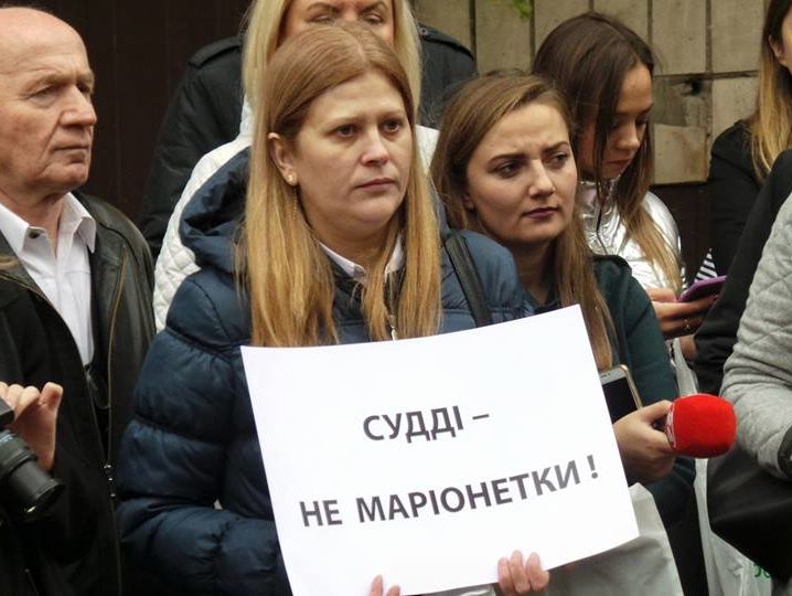 "Какое правосудие, если судьям страшно?" В Киеве прошла акция в поддержку судьи Печерского суда Цокол, которой грозит увольнение