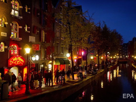 В Амстердаме предложили перенести квартал красных фонарей