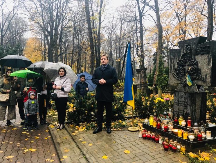 ﻿У Варшаві вшанували пам'ять жертв Голодомору