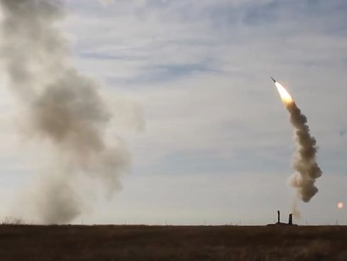 ﻿Україна вперше за 19 років застосувала на навчаннях зенітно-ракетний комплекс С-300В1. Відео