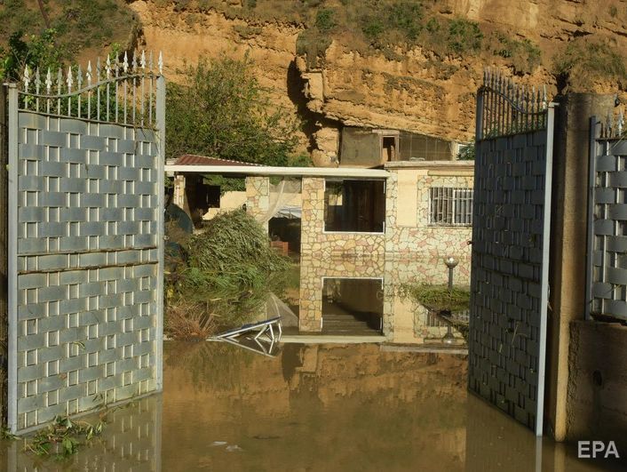 В результате наводнения на Сицилии погибли 10 человек