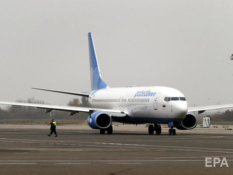 В российском Красноярске самолет совершил вынужденную посадку из-за трещины в кабине пилота &ndash; СМИ