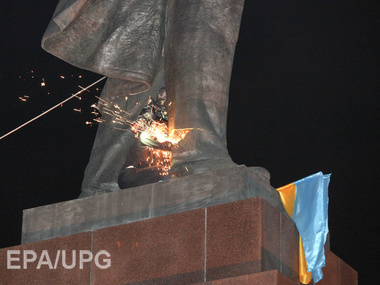 СМИ: Суд отказал Харьковскому горсовету в ходатайстве о приостановке решения по демонтажу памятника Ленину
