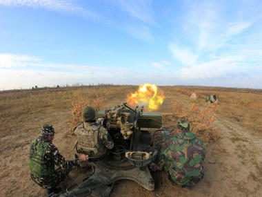 Украинские военные проводят учения на житомирском полигоне. Фоторепортаж