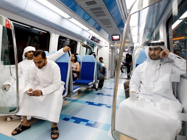 Власти Дубая подарят 4 кг золота за отказ от машины в пользу общественного транспорта