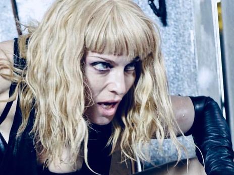 60-летняя Мадонна показала голые ноги в ультракоротких шортах