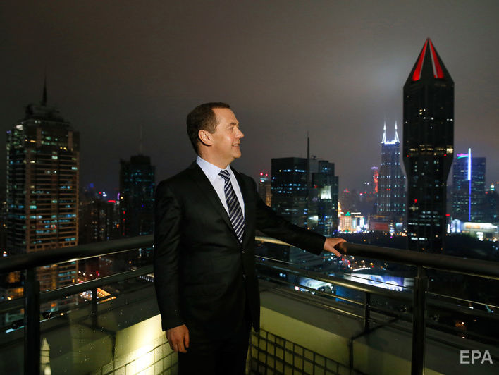 Медведев заявил, что Россию пытаются "отжать" от программ, необходимых для развития цифровой экономики