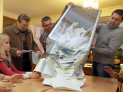 В Украине считают голоса на внеочередных выборах в Раду. Фоторепортаж