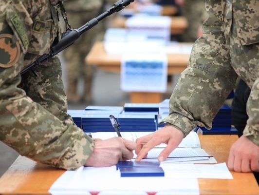 Від початку року понад 27 тис. осіб підписало контракт на військову службу – Міноборони України