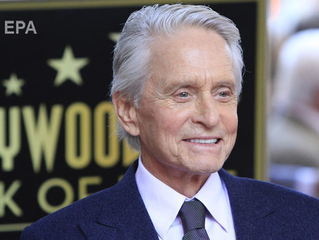 В Голливуде открыли звезду Майкла Дугласа. Фоторепортаж