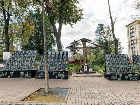 В Киеве начали демонтаж мемориала Героям Небесной сотни