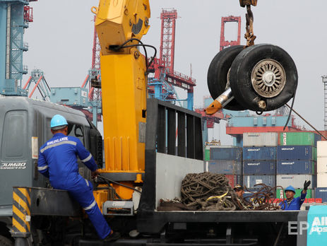 Самолет индонезийской компании Lion Air с пассажирами врезался в мачту освещения