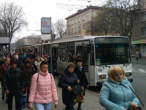 ﻿Водії маршруток у Тернополі з 8 листопада погодилися вийти на роботу без підвищення вартості проїзду – міськрада