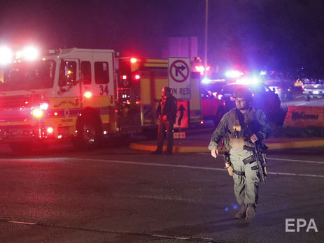При стрельбе в баре в Калифорнии погибли 12 человек, в том числе полицейский. Фоторепортаж