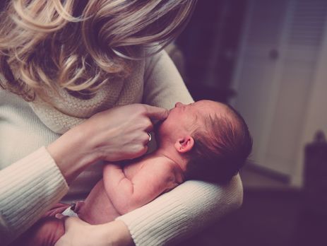 Конституционный Суд Украины признал законной отмену пособия по уходу за ребенком