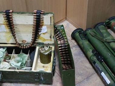 СБУ обезвредила на Донбассе группу боевиков с большим арсеналом оружия и боеприпасов