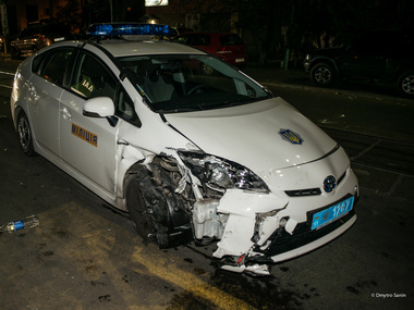 На Подоле в Киеве милицейская машина врезалась в два автомобиля