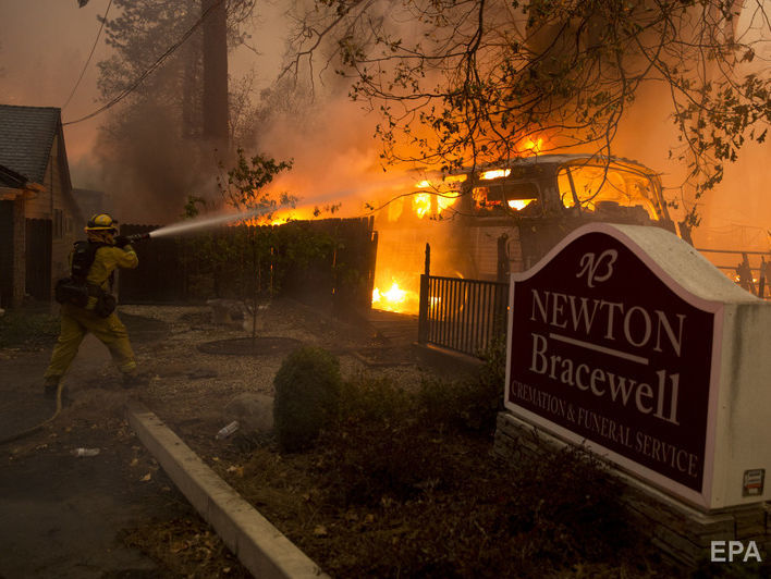 Лесной пожар на севере Калифорнии уничтожил город Парадайс