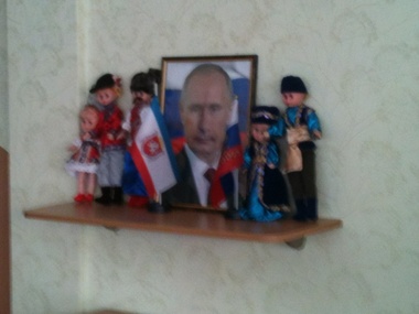 В одном из детских садов Симферополя для детей соорудили "красный уголок" Путина