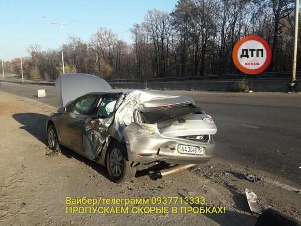 В автомобиль нардепа Лещенко влетел грузовик, пострадала помощница депутата