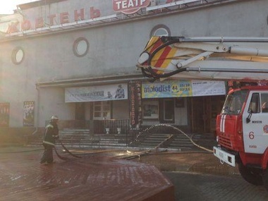 МВД: Поджигатели кинотеатра "Жовтень" прятались в автобусе с волонтерами
