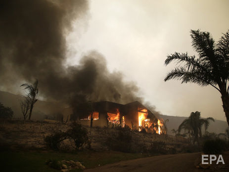 ﻿Зірки Голлівуду покидають свої будинки через лісову пожежу